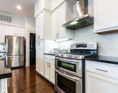 2520 Bluebonnet Ln - Photo Thumbnail 8