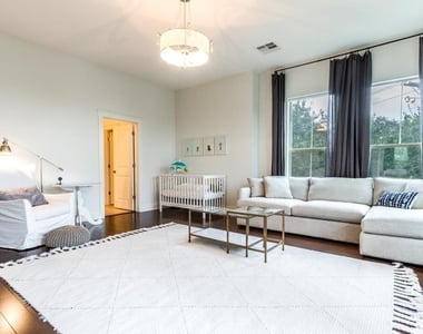 2520 Bluebonnet Ln - Photo Thumbnail 11