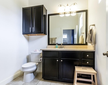 2520 Bluebonnet Ln - Photo Thumbnail 16