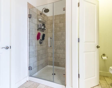 2520 Bluebonnet Ln - Photo Thumbnail 14