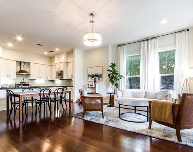 2520 Bluebonnet Ln - Photo Thumbnail 3