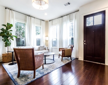 2520 Bluebonnet Ln - Photo Thumbnail 2
