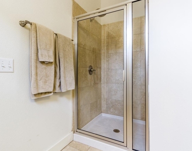 2520 Bluebonnet Ln - Photo Thumbnail 17