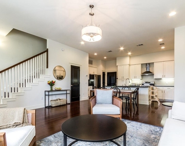 2520 Bluebonnet Ln - Photo Thumbnail 4