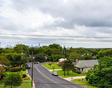 2520 Bluebonnet Ln - Photo Thumbnail 21