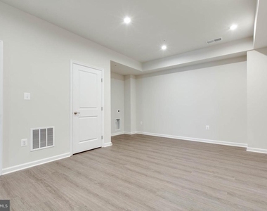 188 Woodgate Circle - Photo Thumbnail 33