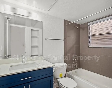 502 W 35th St - Photo Thumbnail 7