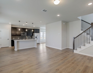 125 Clemens Dr - Photo Thumbnail 3