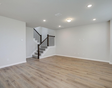 125 Clemens Dr - Photo Thumbnail 2
