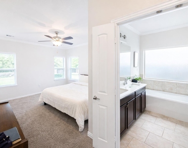 10012 Epic Knoll Dr - Photo Thumbnail 14