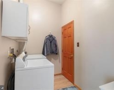 1 Iris Place - Photo Thumbnail 11