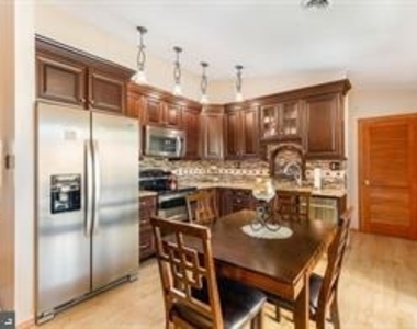 1 Iris Place - Photo Thumbnail 8