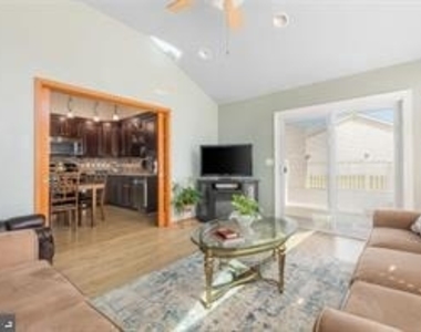 1 Iris Place - Photo Thumbnail 2
