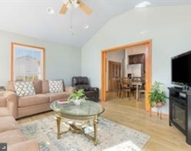1 Iris Place - Photo Thumbnail 3