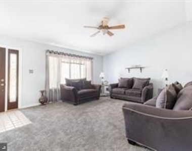 1 Iris Place - Photo Thumbnail 4