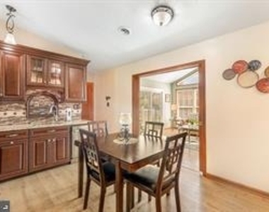 1 Iris Place - Photo Thumbnail 9