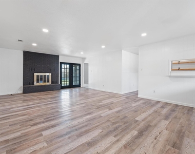 1106 Hackberry Dr - Photo Thumbnail 6
