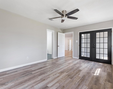 1106 Hackberry Dr - Photo Thumbnail 11
