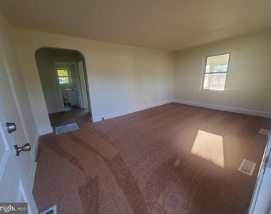 73 Upland Avenue - Photo Thumbnail 4