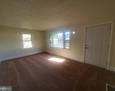 73 Upland Avenue - Photo Thumbnail 5