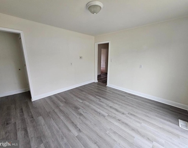 73 Upland Avenue - Photo Thumbnail 9