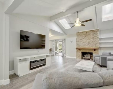 2700 Kerrybrook Ln - Photo Thumbnail 2
