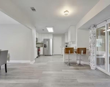 2700 Kerrybrook Ln - Photo Thumbnail 8
