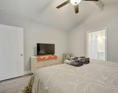 2700 Kerrybrook Ln - Photo Thumbnail 11