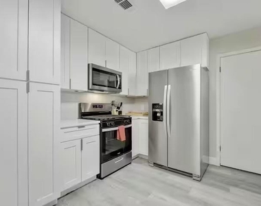 2700 Kerrybrook Ln - Photo Thumbnail 4