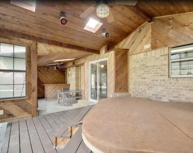 2700 Kerrybrook Ln - Photo Thumbnail 23
