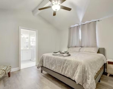 2700 Kerrybrook Ln - Photo Thumbnail 12
