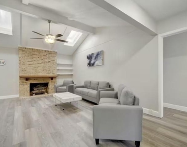 2700 Kerrybrook Ln - Photo Thumbnail 6