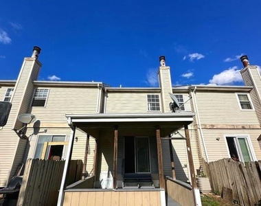 318 Stonebrook Place - Photo Thumbnail 10