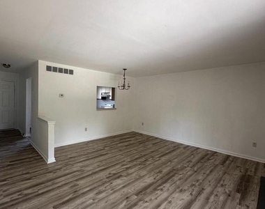318 Stonebrook Place - Photo Thumbnail 8