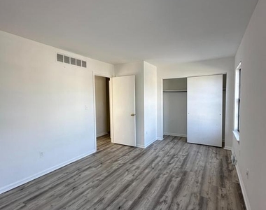 318 Stonebrook Place - Photo Thumbnail 4