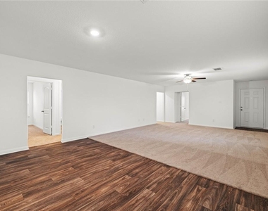 101 Fairfax Ln - Photo Thumbnail 12