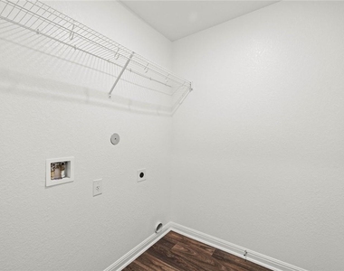 101 Fairfax Ln - Photo Thumbnail 22