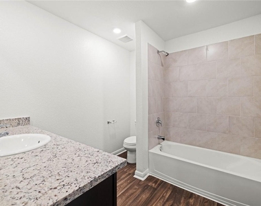 101 Fairfax Ln - Photo Thumbnail 17