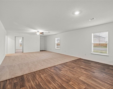 101 Fairfax Ln - Photo Thumbnail 10