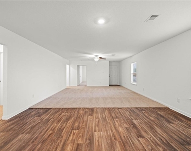 101 Fairfax Ln - Photo Thumbnail 11