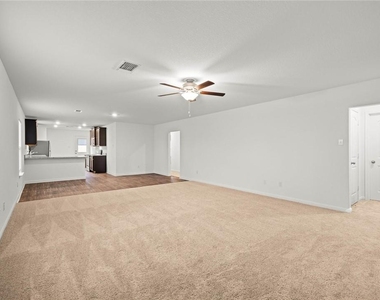 101 Fairfax Ln - Photo Thumbnail 5