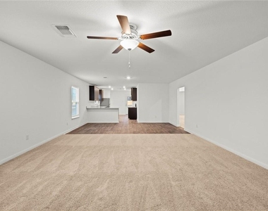 101 Fairfax Ln - Photo Thumbnail 7