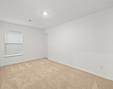101 Fairfax Ln - Photo Thumbnail 19