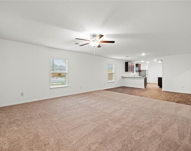 101 Fairfax Ln - Photo Thumbnail 8