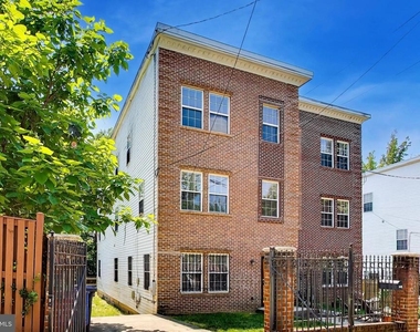 5713 Eads Street Ne - Photo Thumbnail 1