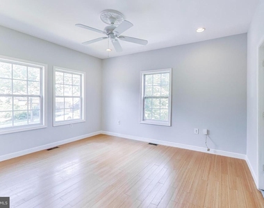 5713 Eads Street Ne - Photo Thumbnail 12