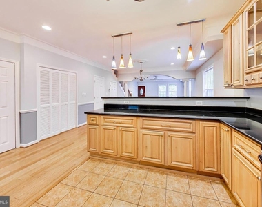 5713 Eads Street Ne - Photo Thumbnail 6