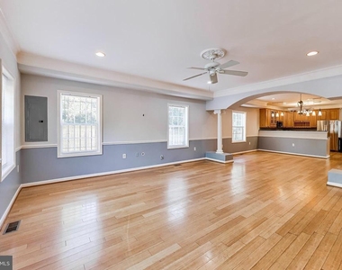 5713 Eads Street Ne - Photo Thumbnail 2