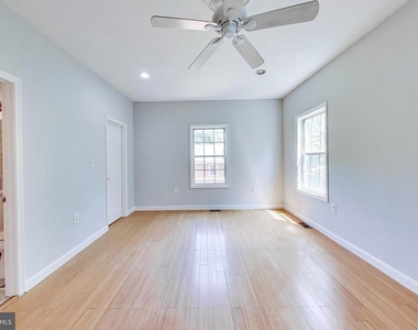 5713 Eads Street Ne - Photo Thumbnail 10