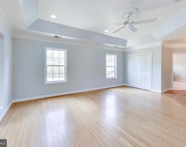 5713 Eads Street Ne - Photo Thumbnail 18